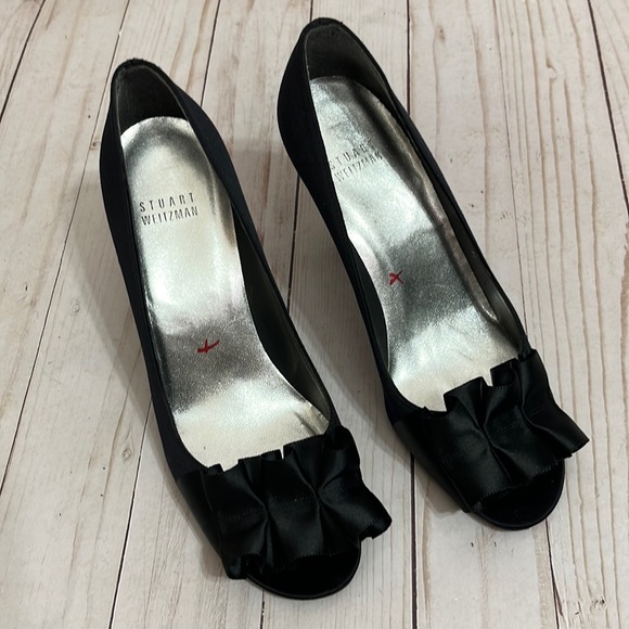 Stuart Weitzman Black Satin 3” Heels Leather Bottom Soles Size 6 - Picture 3 of 10